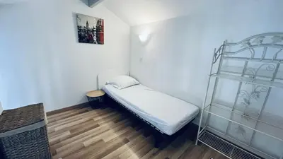 Un ou plusieurs lits dans un hébergement de l'établissement Les Vertmarines, maison refaite à neuf, piscine