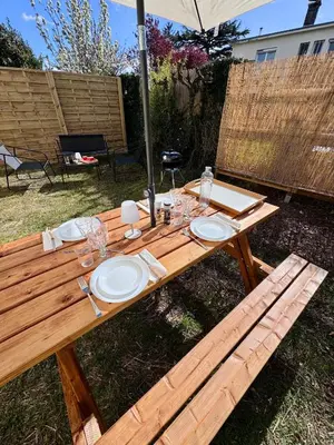 Jardin de l'établissement Escale Cosy - 10 min Puy du F - Jardin et Fibre
