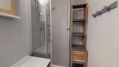 Salle de bains dans l'établissement La Couronne des Mers