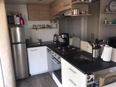Cuisine ou kitchenette dans l'établissement mobilhome tout confort