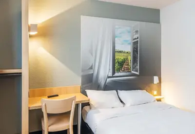 Un ou plusieurs lits dans un hébergement de l'établissement B&B HOTEL Angers 1 Beaucouzé