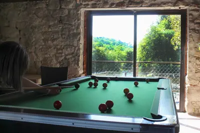 Billard dans l'établissement Moulin Pont Vieux Chambres d'hôtes