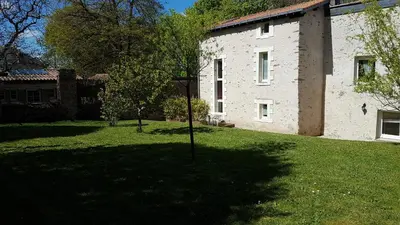 Jardin de l'établissement Au Détour des Pas Enchantés