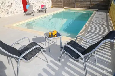 Piscine de l'établissement Domaine de La Courillère ou située à proximité