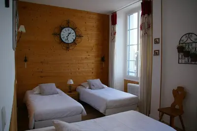 Un ou plusieurs lits dans un hébergement de l'établissement Hôtel de Bretagne
