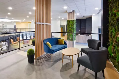 Coin salon dans l'établissement Sure Hotel by Best Western Nantes Beaujoire