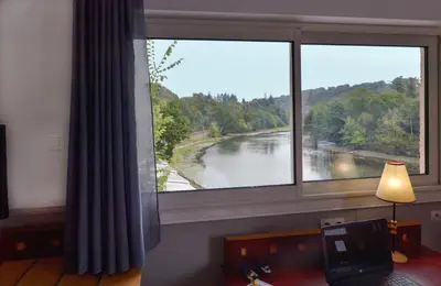 Vue sur la rivière ou le fleuve situé(e) à proximité de l'hôtel
