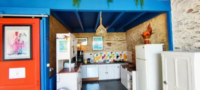 Cuisine ou kitchenette dans l'établissement Aux Yourtes de La Fabrique