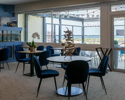 Restaurant ou autre lieu de restauration dans l'établissement Logis Hôtel Le Calluna Restaurant La Flottille