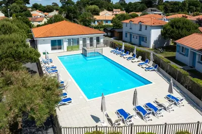 Piscine de l'établissement Résidence Odalys Le Domaine de l'Océan ou située à proximité