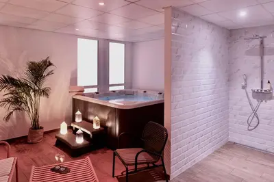 Salle de bains dans l'établissement Hôtel Omnubo Collection