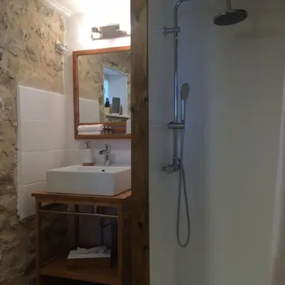 Salle de bains dans l'établissement Chambres d'hôtes de La Roche