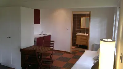 Cuisine ou kitchenette dans l'établissement La Cabane des Beaux Chênes
