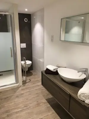 Salle de bains dans l'établissement Le séquoia