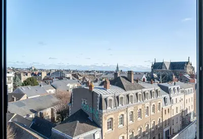 Vue générale sur Nantes ou vue de la ville depuis l'hôtel