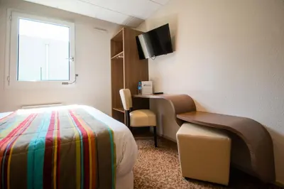Télévision ou salle de divertissement dans l'établissement Brit Hotel Le Kerann Nantes St Herblain - Zac De La Lorie