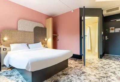 Un ou plusieurs lits dans un hébergement de l'établissement B&B HOTEL Nantes Atlantis Le Zénith 3 étoiles