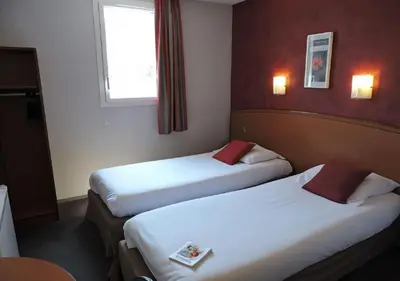 Un ou plusieurs lits dans un hébergement de l'établissement The Originals City, Hotel Novella Confort, Nantes Est