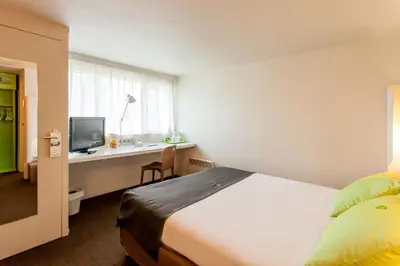 Télévision ou salle de divertissement dans l'établissement Campanile Angers Ouest - Beaucouzé
