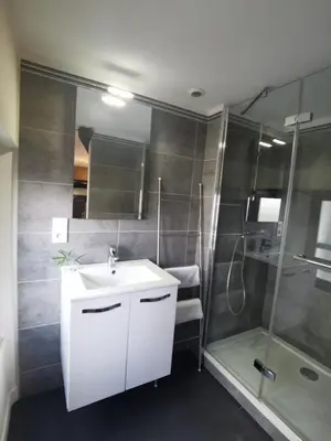 Salle de bains dans l'établissement Au Saint Martin 2