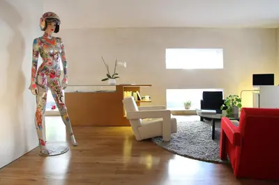 Télévision ou salle de divertissement dans l'établissement Hôtel La Pérouse