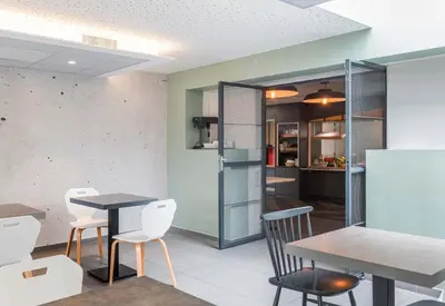 Cuisine ou kitchenette dans l'établissement B&B HOTEL Angers Parc Expos