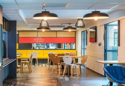 Restaurant ou autre lieu de restauration dans l'établissement B&B HOTEL Angers Parc Expos