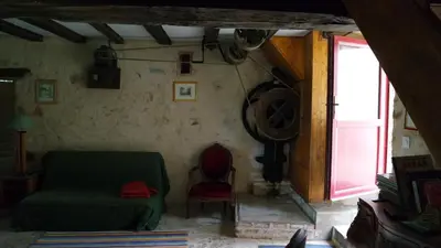Coin salon dans l'établissement Gites De La Brunière