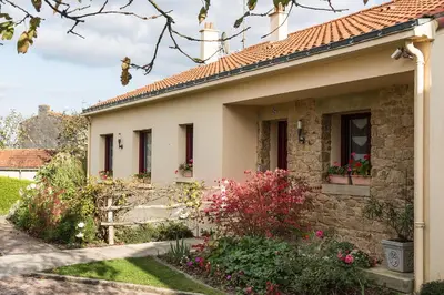 Jardin de l'établissement Chambres Au Jardin Fleuri