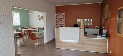 Coin salon dans l'établissement Cit'Hôtel Le Quai 9