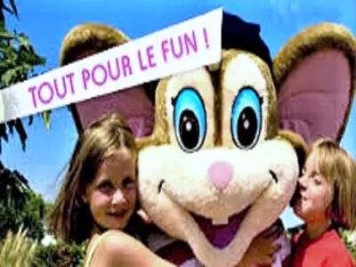 Enfants séjournant dans l'établissement Bungalow convivial à Saint-Jean-de-Monts avec piscine partagée