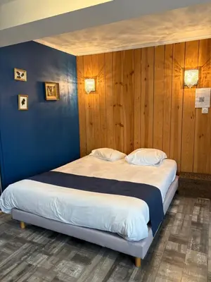 Un ou plusieurs lits dans un hébergement de l'établissement L'hostellerie de Sèvremont