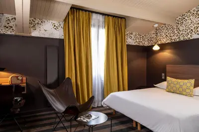 Un ou plusieurs lits dans un hébergement de l'établissement LHotel - face au château - boutique hôtel et séminaires