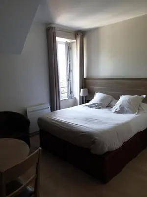 Un ou plusieurs lits dans un hébergement de l'établissement L'Hotellerie de la Toile à Beurre