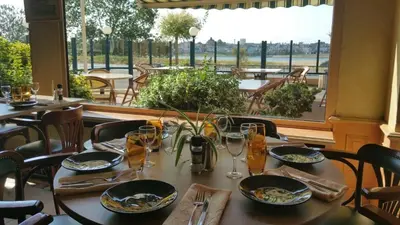 Vue sur la rivière ou le fleuve situé(e) à proximité de l'hôtel