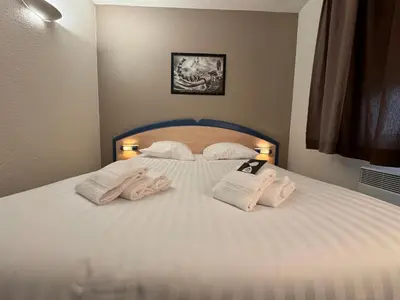 Un ou plusieurs lits dans un hébergement de l'établissement Le 2 by Hotel Akena - Nantes Beaujoire, Porte de Sainte Luce