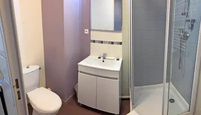 Salle de bains dans l'établissement Appart'City Classic Saint-Nazaire Centre