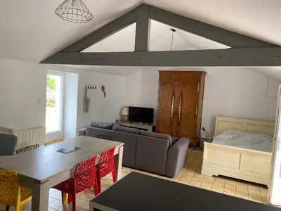 Télévision ou salle de divertissement dans l'établissement Maison chez Meme