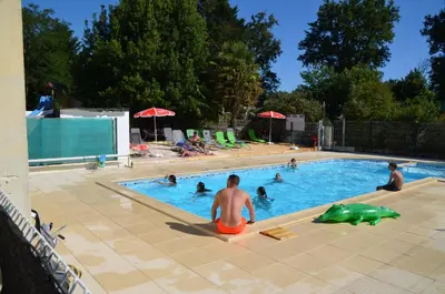 Piscine de l'établissement Camping La Venise Du Bocage ou située à proximité
