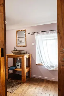 Télévision ou salle de divertissement dans l'établissement Le Logis Du Prieure