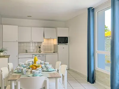 Cuisine ou kitchenette dans l'établissement Holiday Home Hameau Océan-3 by Interhome