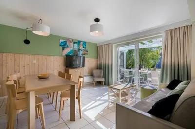 Coin salon dans l'établissement Résidence Pierre & Vacances Le Domaine du Bois de la Grée