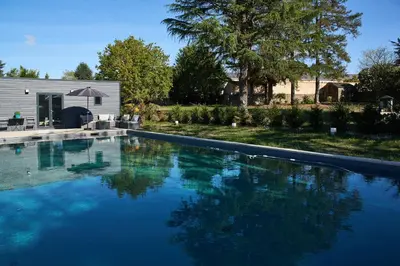 Piscine de l'établissement Le Celadon ou située à proximité