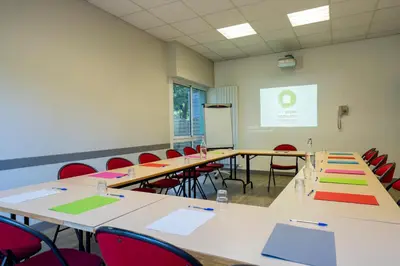Espace de conférence ou salle de réunion dans l'établissement Ethic Etapes Lac De Maine