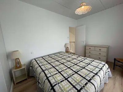 Un ou plusieurs lits dans un hébergement de l'établissement Appartement 4 pièces avec piscine - proche plage - Saint-Jean-de-Monts - FR-1-224C-214
