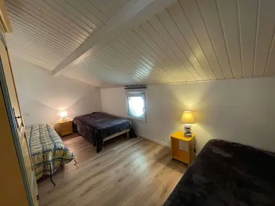 Un ou plusieurs lits dans un hébergement de l'établissement Appartement 4 pièces avec piscine - proche plage - Saint-Jean-de-Monts - FR-1-224C-214