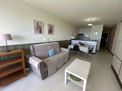 Cuisine ou kitchenette dans l'établissement Studio cabine 4 pers avec balcon, parking et animaux admis à 50m de la plage - FR-1-224C-142