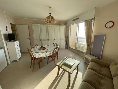 Cuisine ou kitchenette dans l'établissement Studio 2 pers, balcon, parking, plage à 200m - FR-1-224C-442