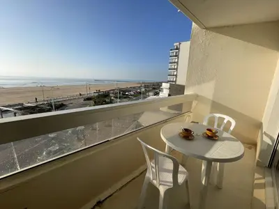Balcon ou terrasse dans l'établissement Studio 2 pers, balcon, parking, plage à 200m - FR-1-224C-442