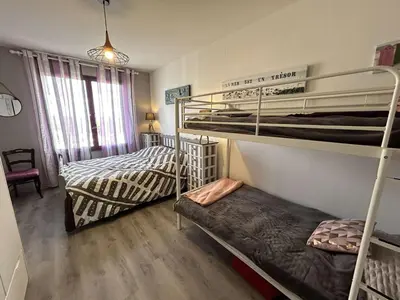 Un ou plusieurs lits dans un hébergement de l'établissement Appartement face mer avec balcon, 50m plage, 5 couchages, parking, Saint-Jean-de-Monts - FR-1-224C-187